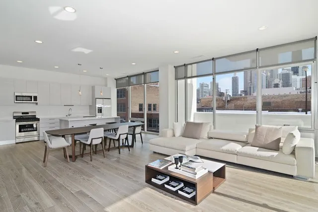 furnished living room at 858 Franklin Apartments at 858 North Franklin St.