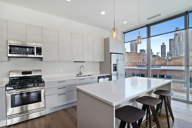 furnished living room at 858 Franklin Apartments at 858 North Franklin St.