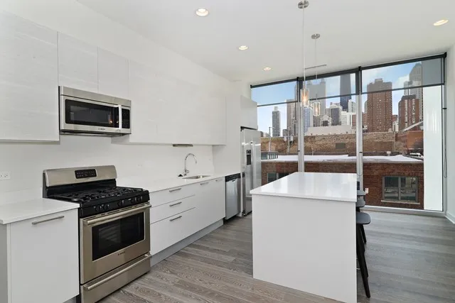 furnished living room at 858 Franklin Apartments at 858 North Franklin St.