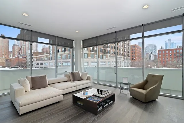 furnished living room at 858 Franklin Apartments at 858 North Franklin St.