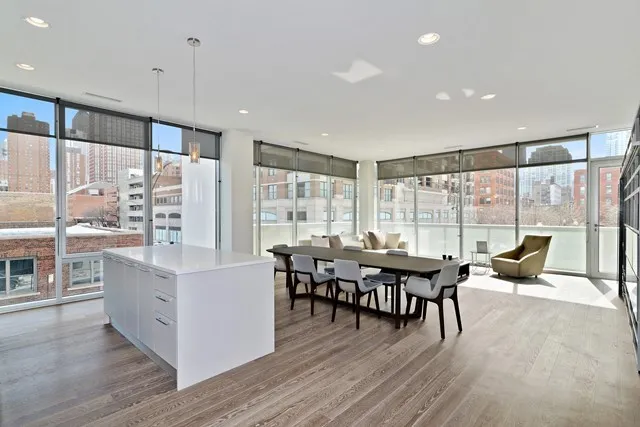 furnished living room at 858 Franklin Apartments at 858 North Franklin St.