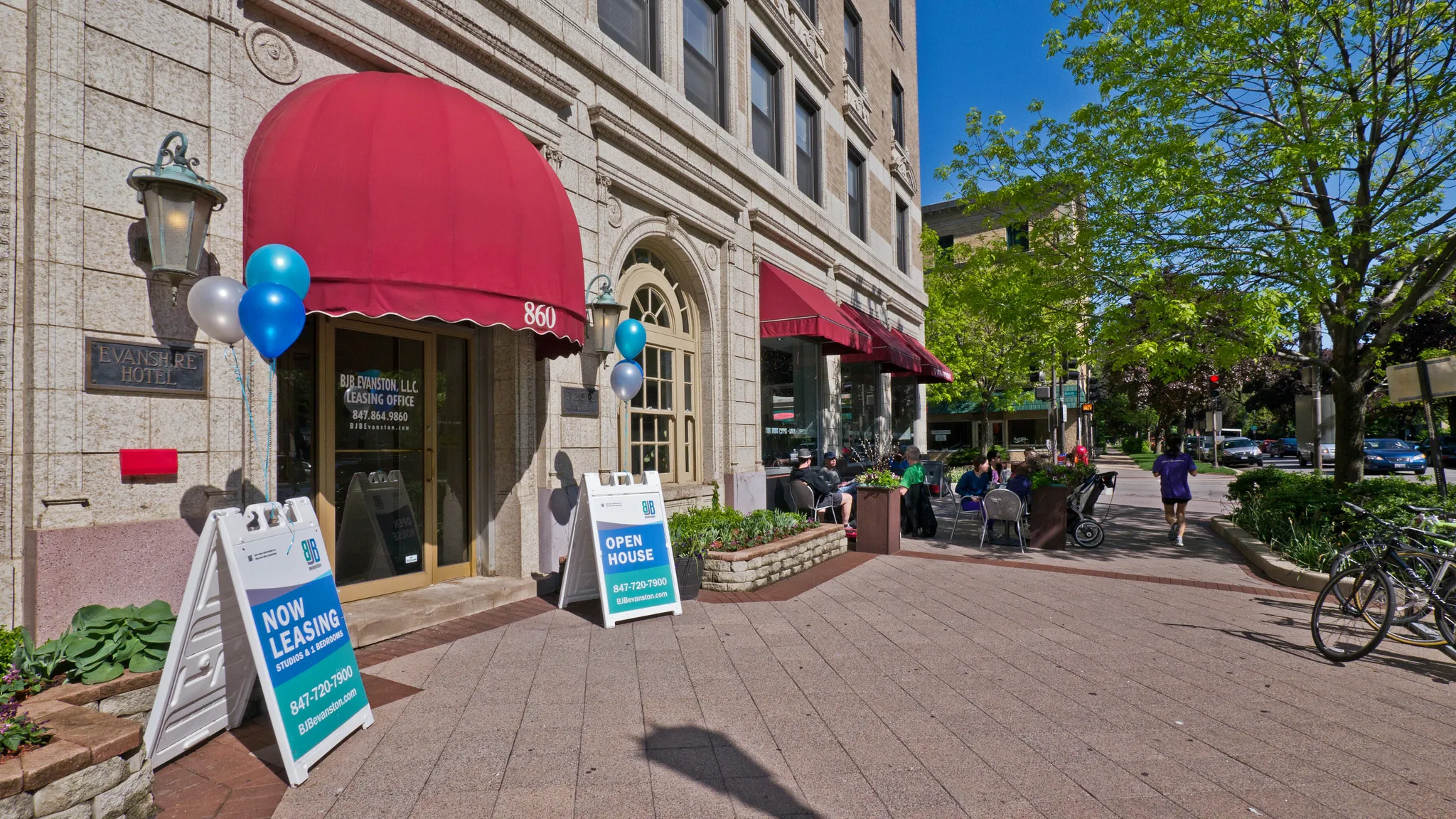 kitchen with white cabinets at 860 Hinman Apartments in Evanston Illinois