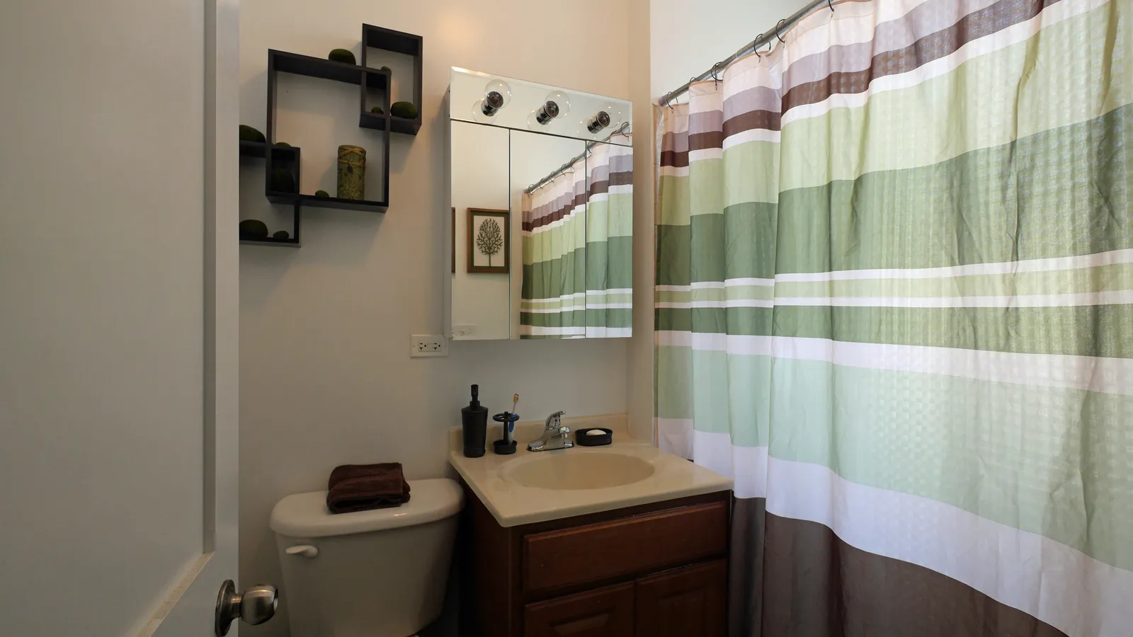 master bedroom in model unit at 828 West Fullerton Apartments