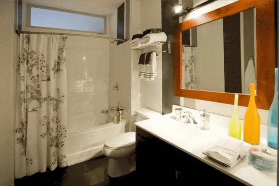 corner view of Randolph Tower City Apartments in the Chicago Loop