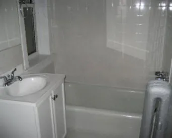 courtyard entarnce of 6960 N Sheridan Apartments