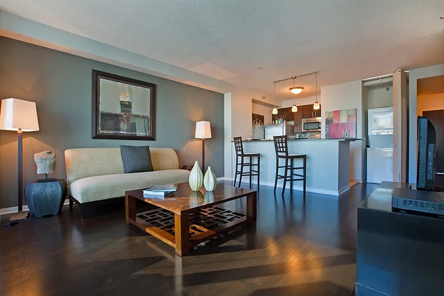 living room with couches at The Streeter in Streeterville