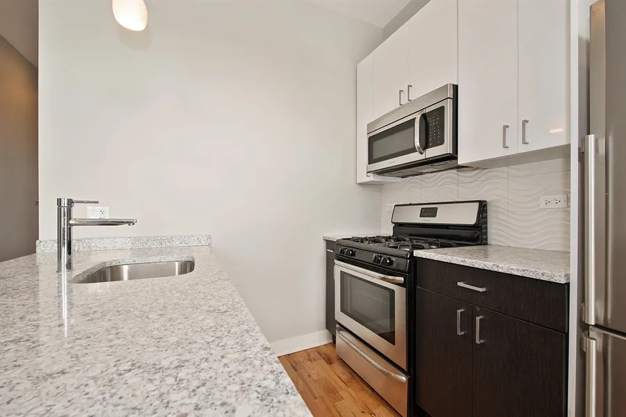 751 W Buckingham Apartments