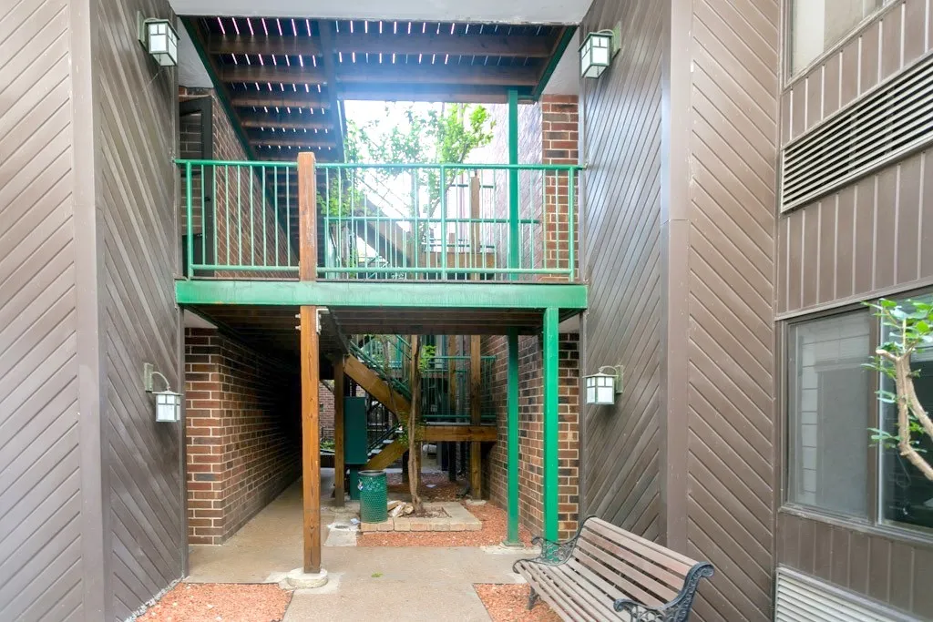 915 West Montana Apartments