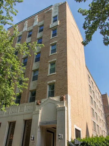 925 West Carmen Apartments