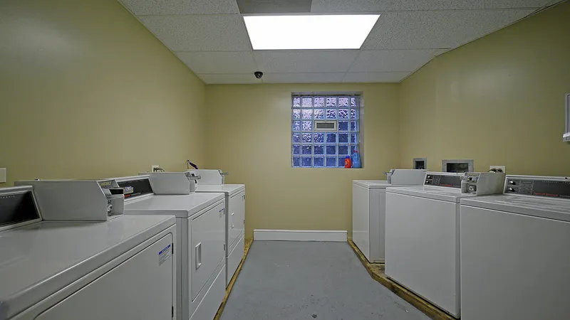 925 West Dakin Apartments