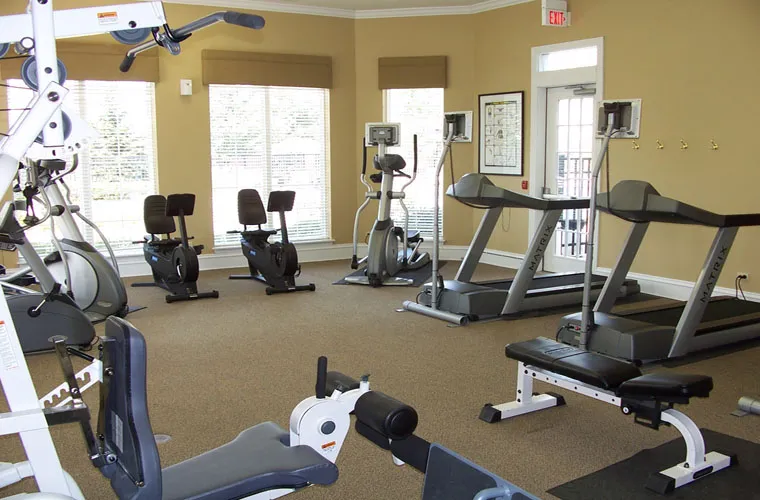 exterior of landscaped home at Glenmuir of Naperville