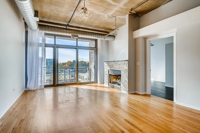 933 W Van Buren Apartments