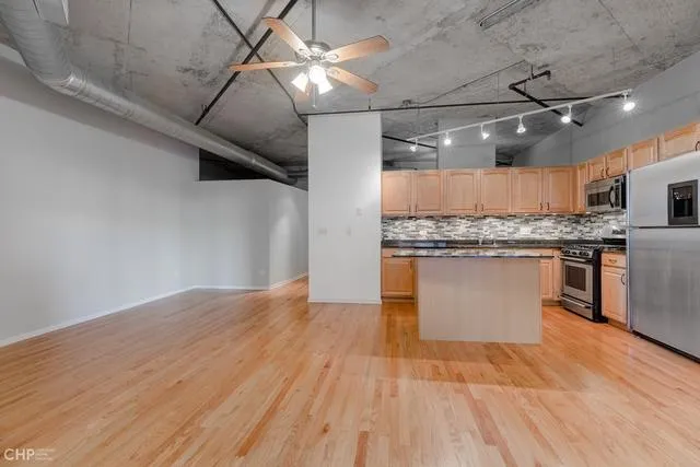 933 W Van Buren Apartments