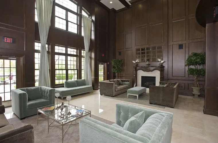 amenity room at Versailles on the Lakes Apartments in Schaumburg, IL