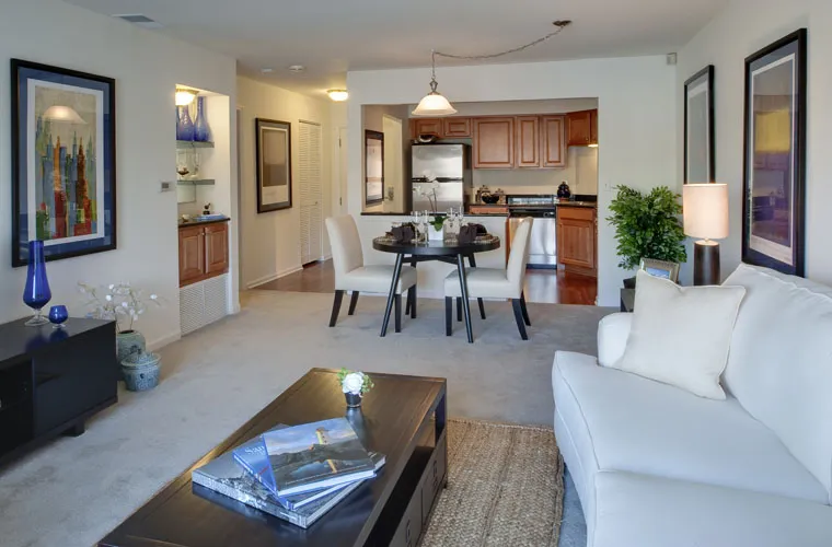 amenity room at Versailles on the Lakes Apartments in Schaumburg, IL