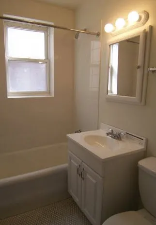 brick facade and courtyard of 4801-4809 North Fairfield Apartments