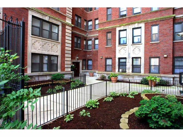 landscaped courtyard at Shorewind Towers Apartments in South Shore Chicago