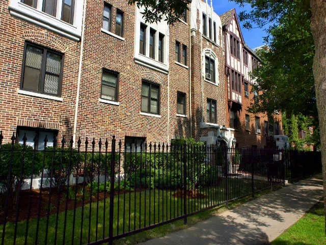 front yard and gate at Woodlawn House Apartments in Hyde Park Chicago