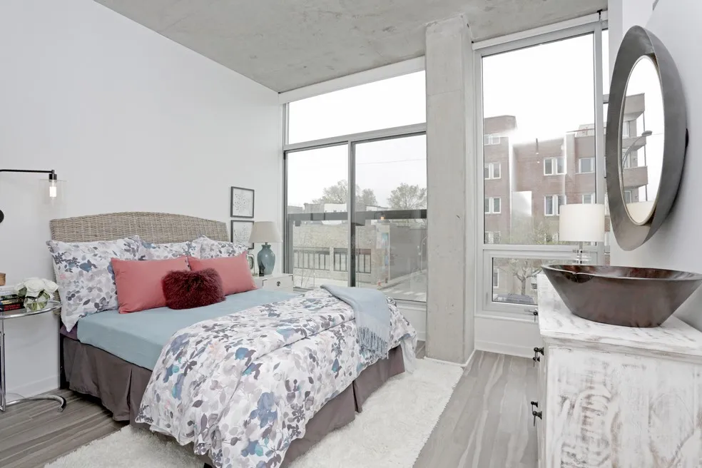 white kitchen at 1819 Lofts in Wicker Park Chicago