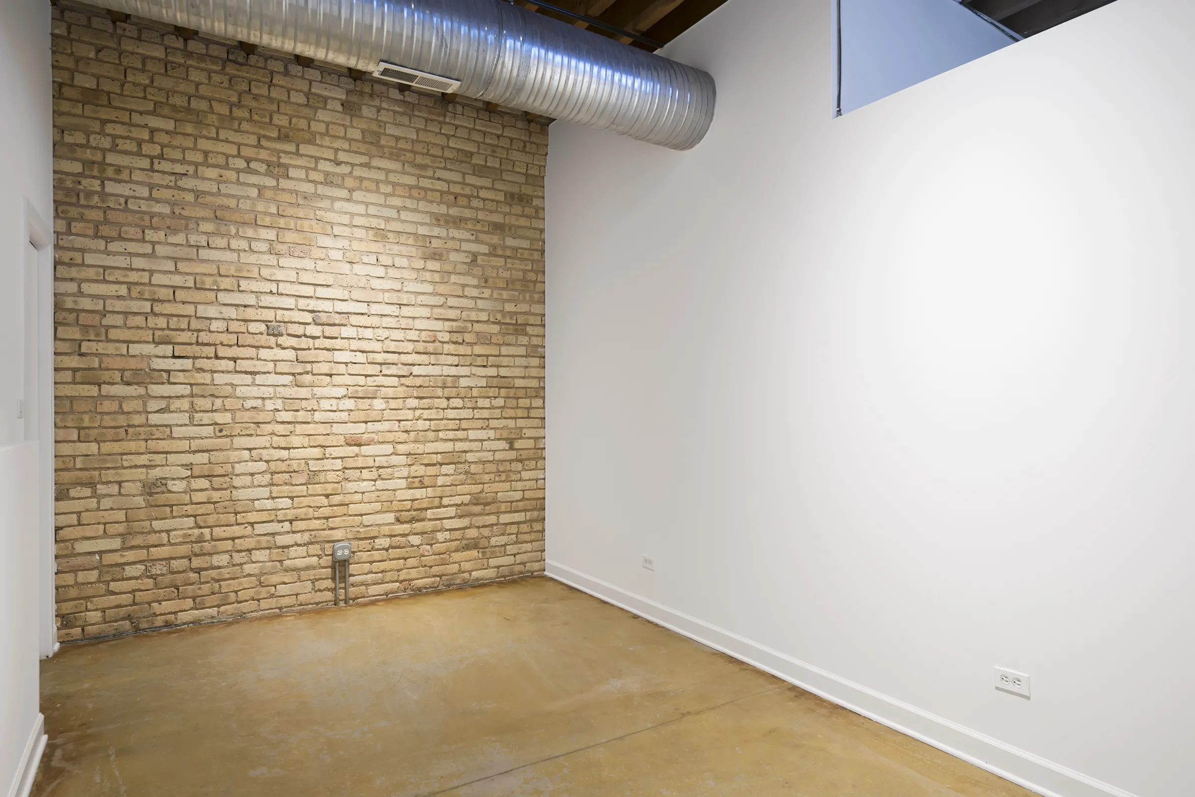 outide view of 945 West Fulton Market Apartments in Chicago