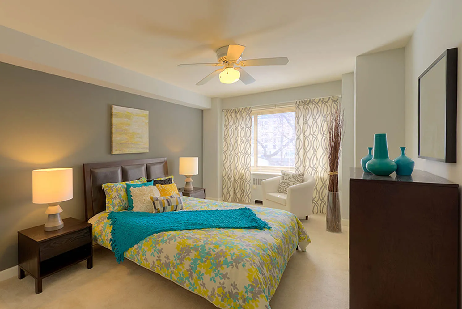 roof deck at 1350 N Lake Shore Apartments with view of downtown Chicago