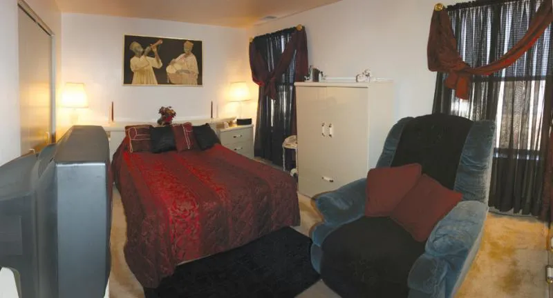 living room at Wllard Square Apartments in Brozeville Chicago