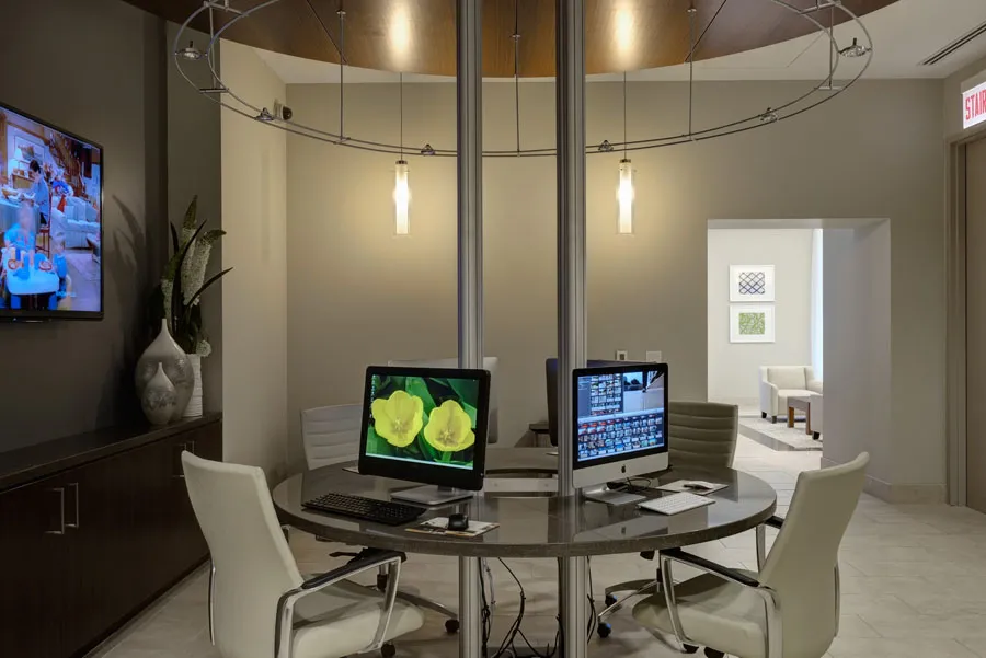 Business Center at AMLI River North Apartments in Chicago