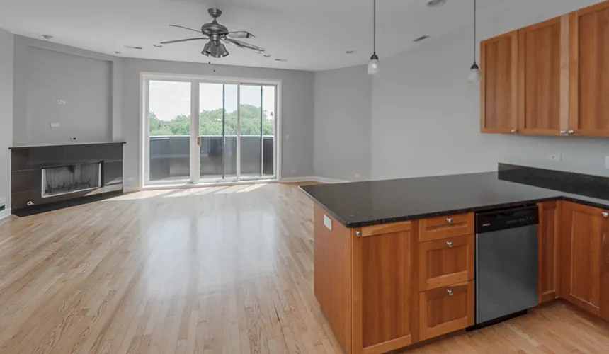 exterior front of 1500 North damen Apartments in Wicker Park Chicago