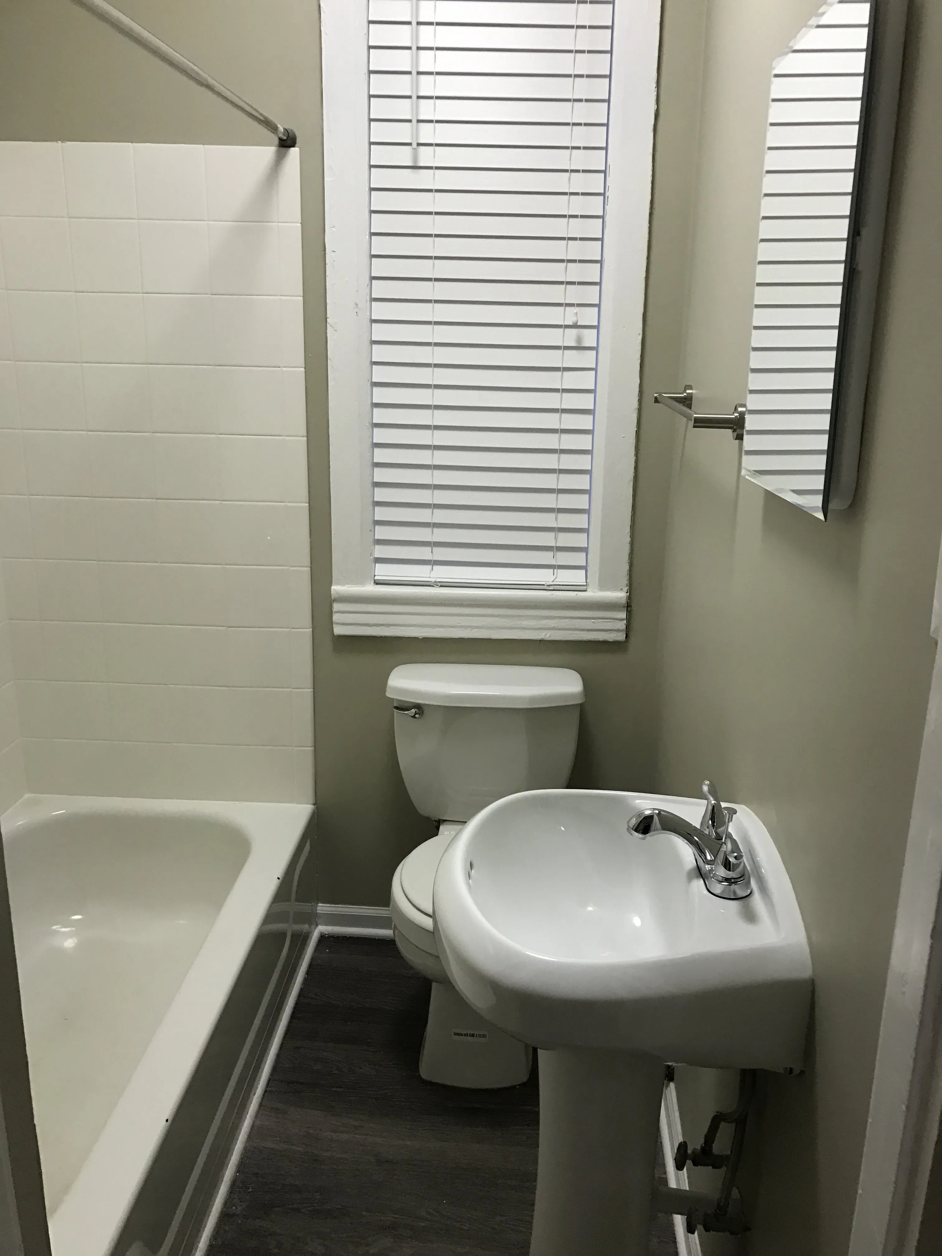 1841 N Hermitage Apartments