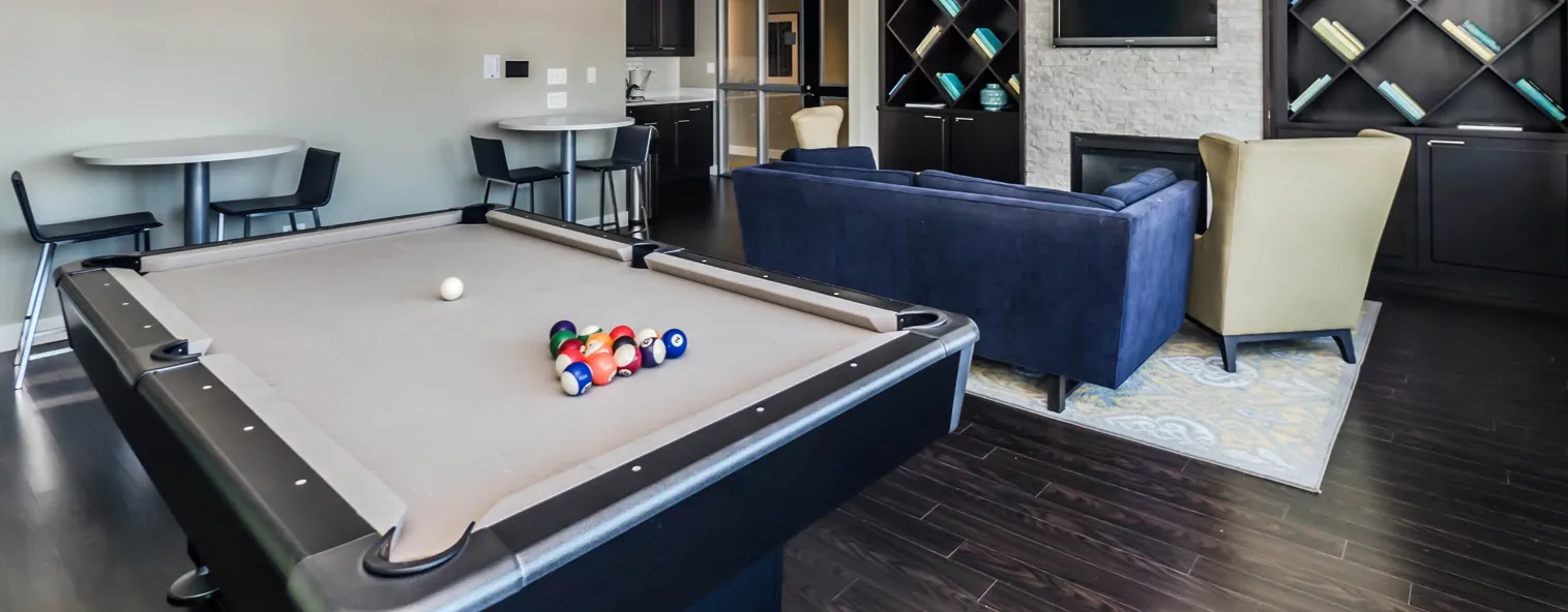 dining room at Roosevelt Collection Lofts in the South Loop