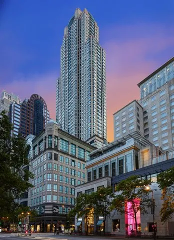 Chicago Place Apartments