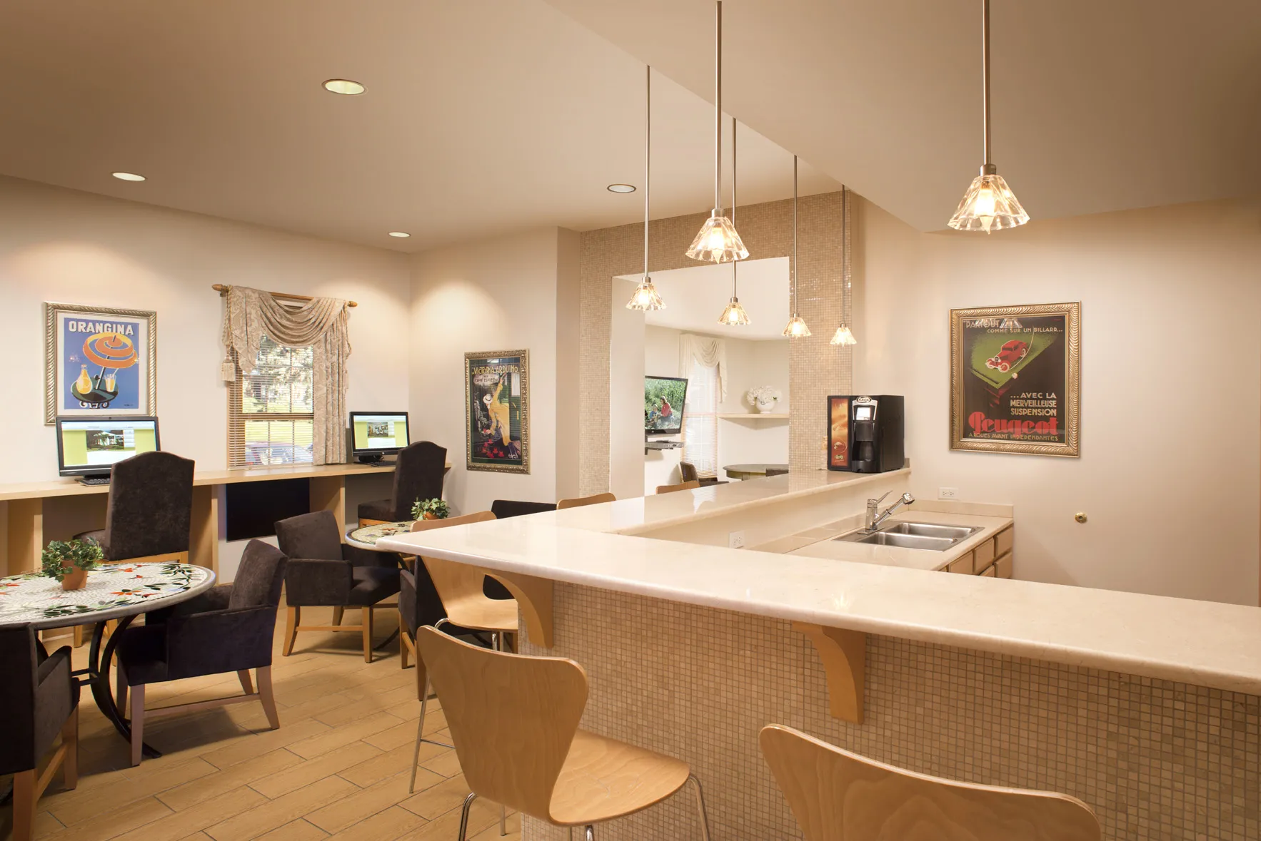 1 bedroom unit kitchen at Versailles on the Lakes Oakbrook Apartments 