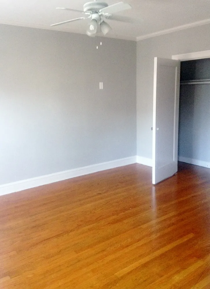 exterior courtyard with brick wall at 1261 West Argyle apartments