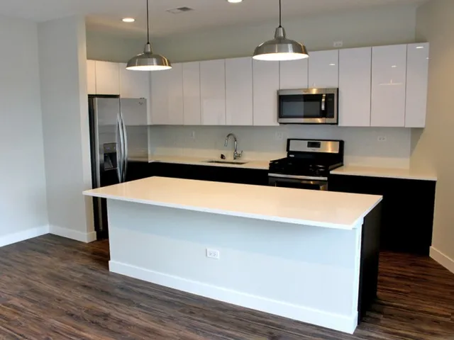 1045 West Cornelia Apartments