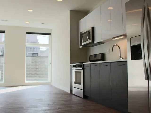 1045 West Cornelia Apartments