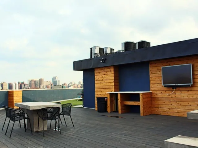 1045 West Cornelia Apartments