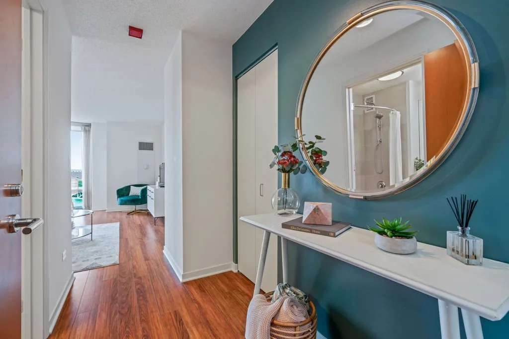 outdoor pool and hot tub at Kingsbury Plaza Apartments in River North