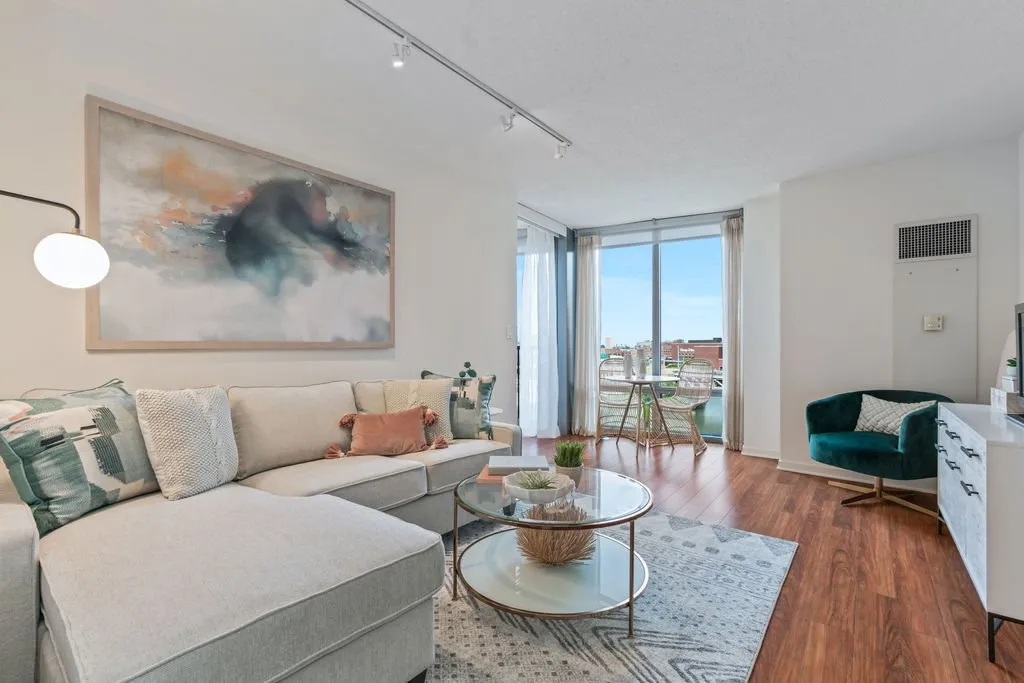 living room and tv at Kingsbury Plaza Apartments in River North