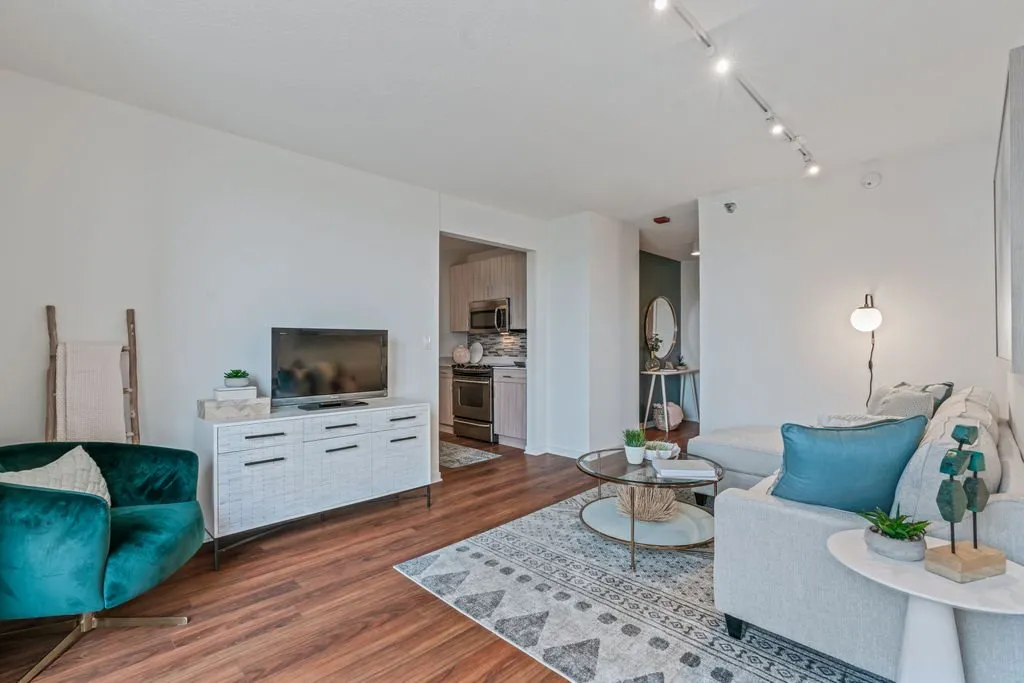 kitchen with cabinets at Kingsbury Plaza Apartments in River North