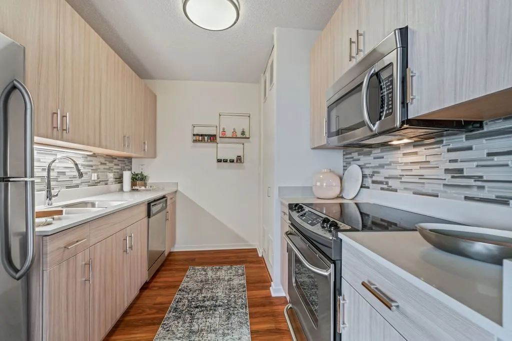 bathroom at Kingsbury Plaza Apartments in River North Chicago