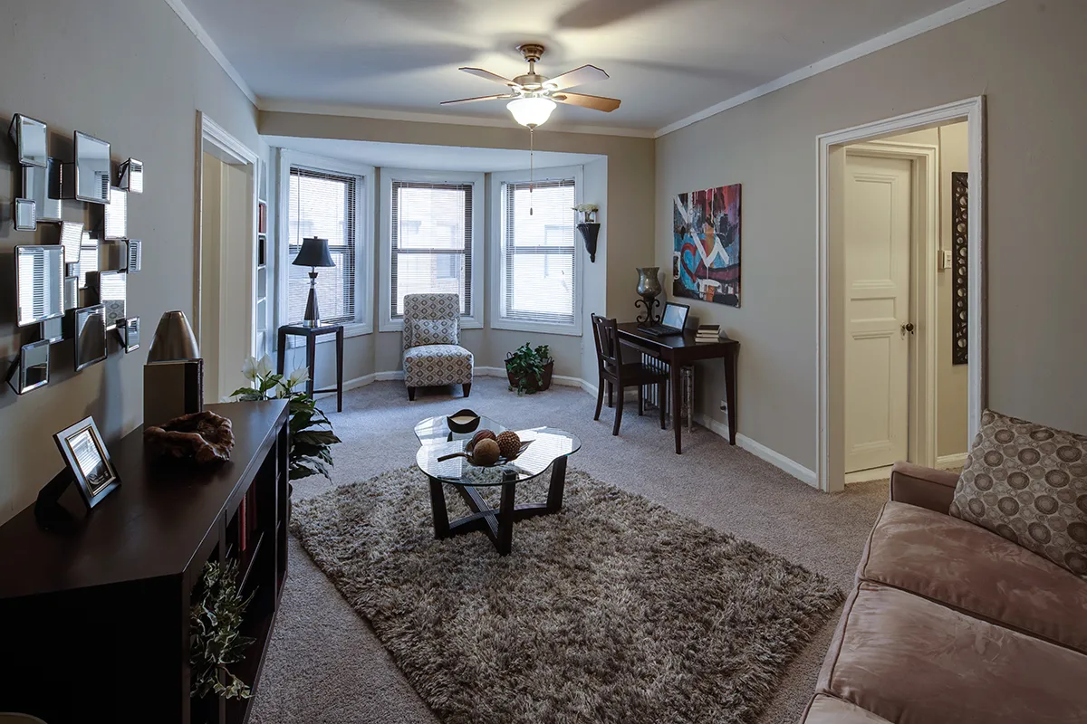 looking up at the vintage Wyndham Apartments in Edgewater Chicago