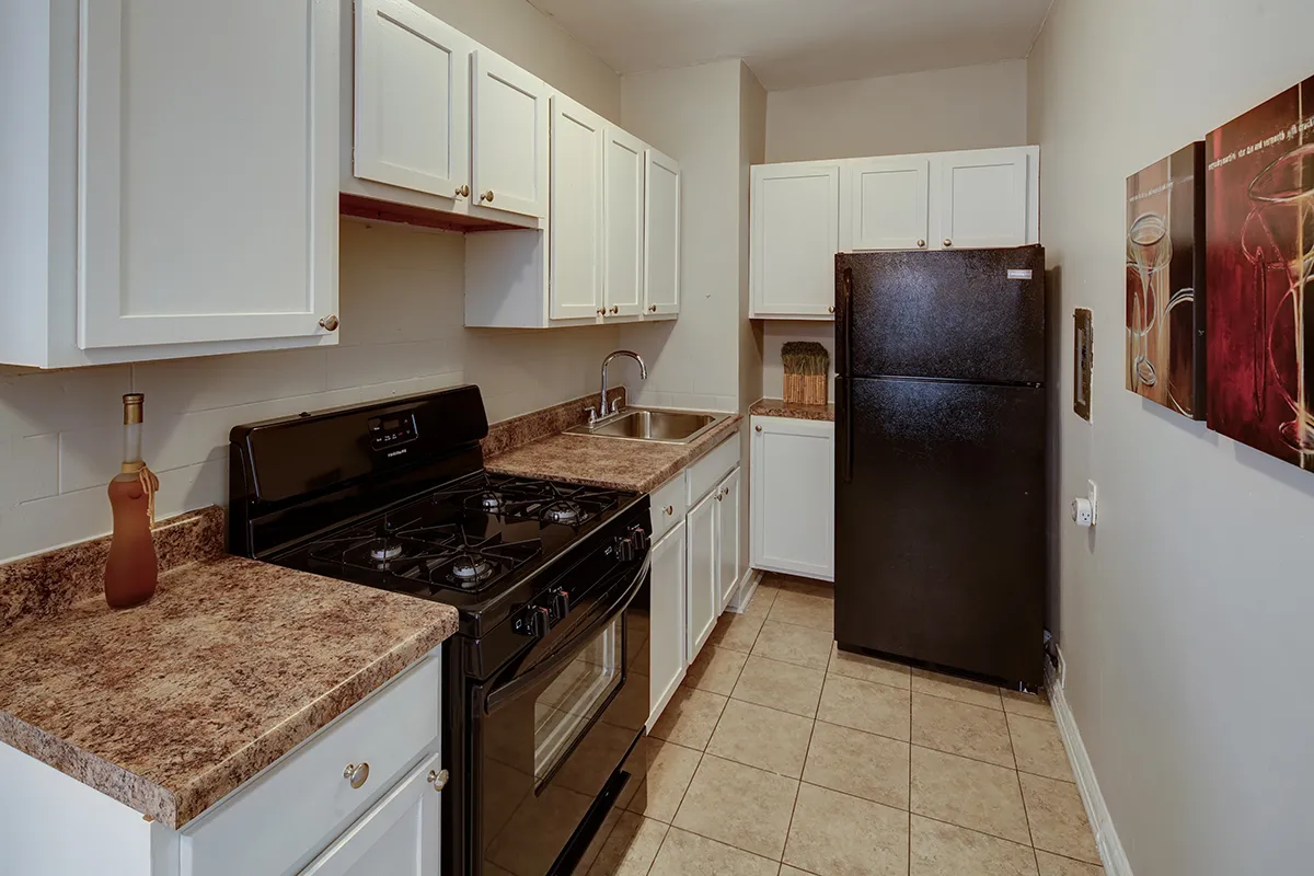 looking up at the vintage Wyndham Apartments in Edgewater Chicago