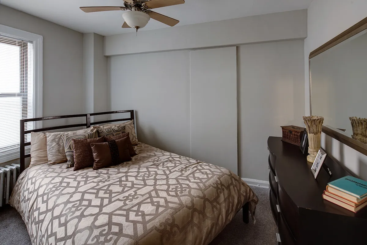 looking up at the vintage Wyndham Apartments in Edgewater Chicago