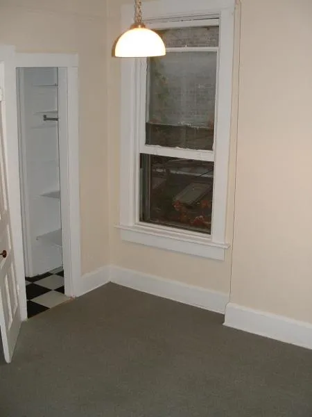 red brick exterior of 439 W. St. James apartments in Lincoln Park Chicago