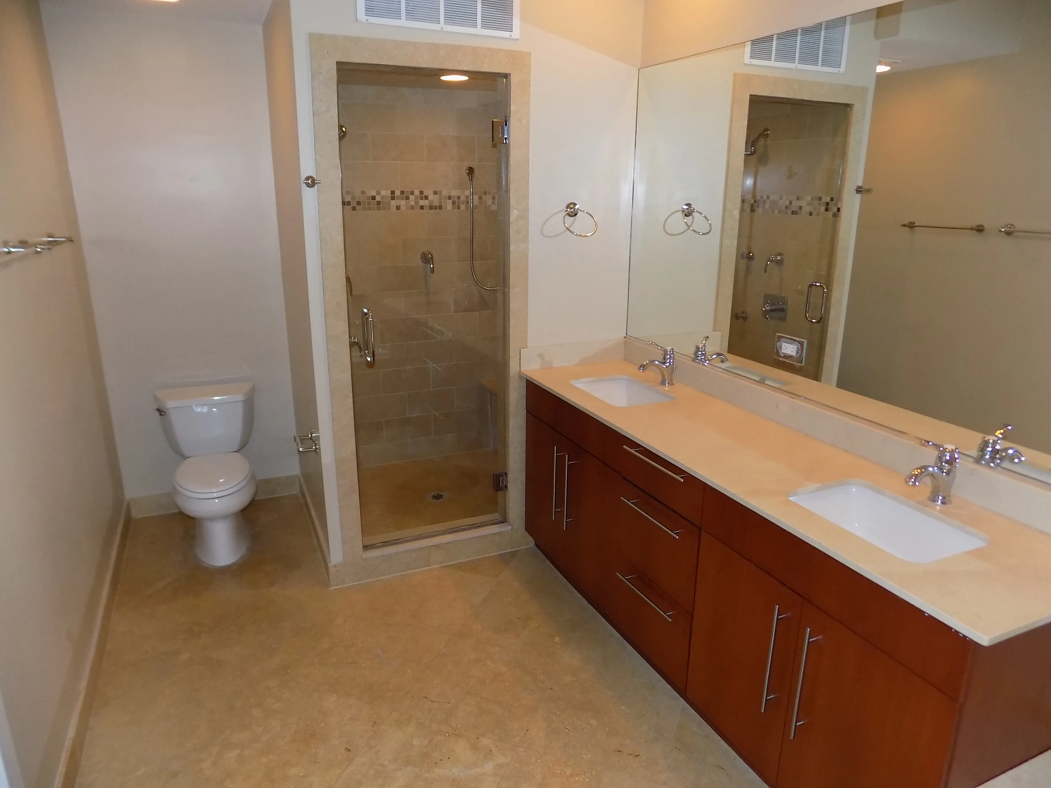 Exterior of 2357 West School Apartments in Roscoe Village