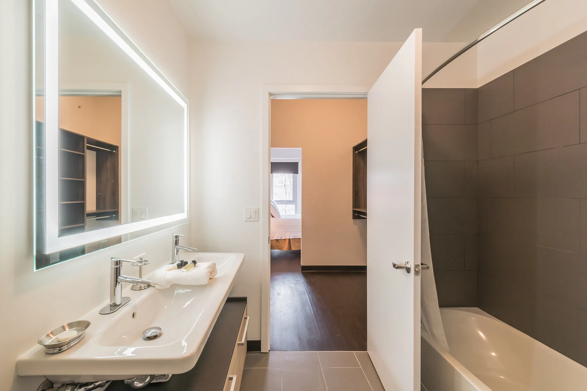 kitchen model at Seven 10 West Apartments in River West Chicago