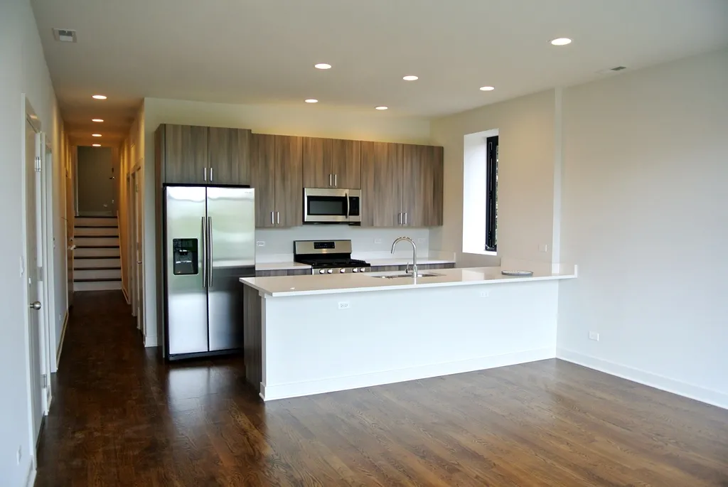 model kitchen at 838 West Erie Apartments in Chicago