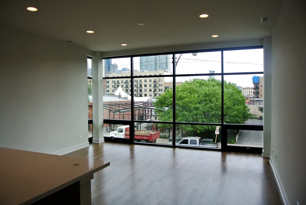 model kitchen at 838 West Erie Apartments in Chicago
