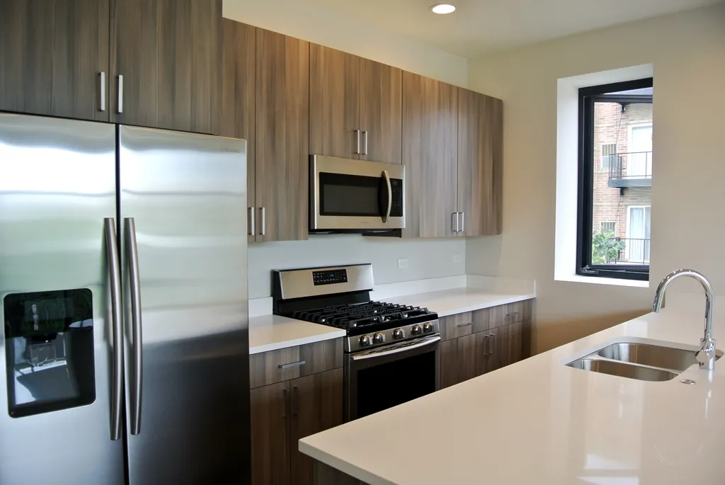model kitchen at 838 West Erie Apartments in Chicago