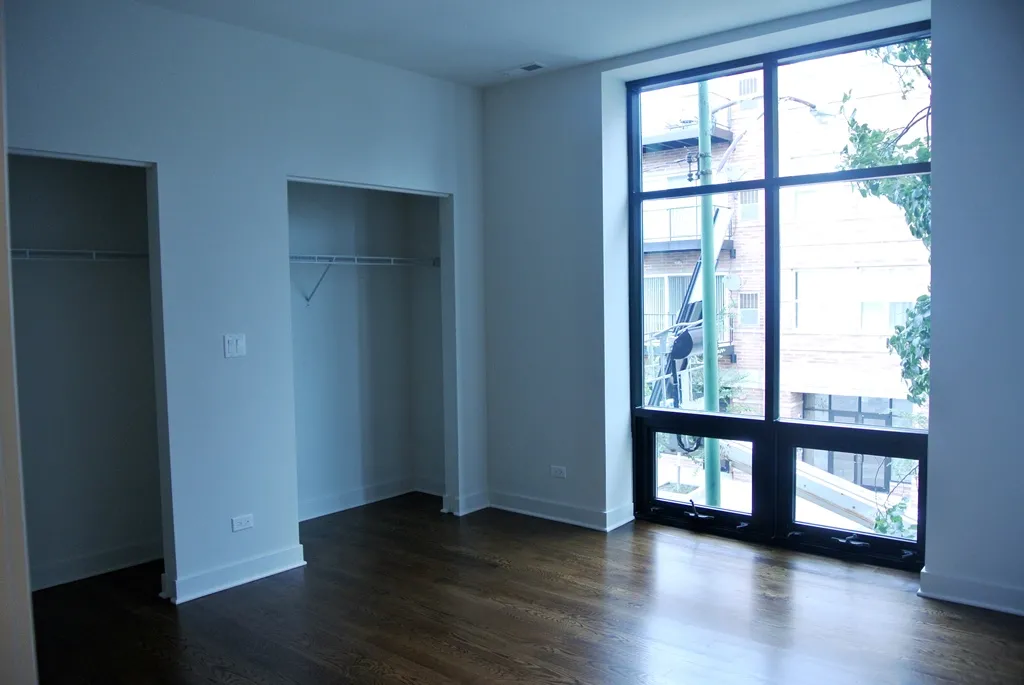 model kitchen at 838 West Erie Apartments in Chicago